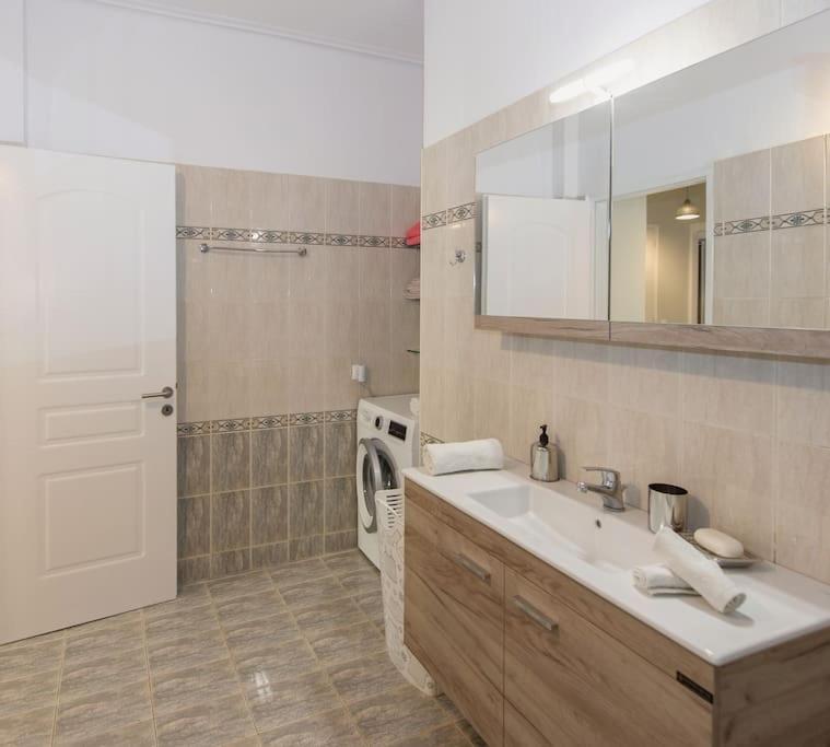 Thano'S Stylish Flat Just 150M To The Beach Faraí Екстериор снимка